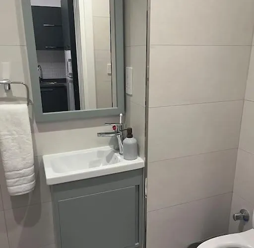 Sunny Seaside Retreat - Apartment, Bahceli Appartamento