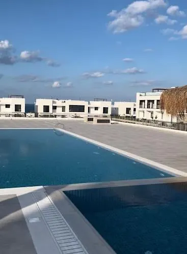 Sunny Seaside Retreat - Apartment, Bahceli