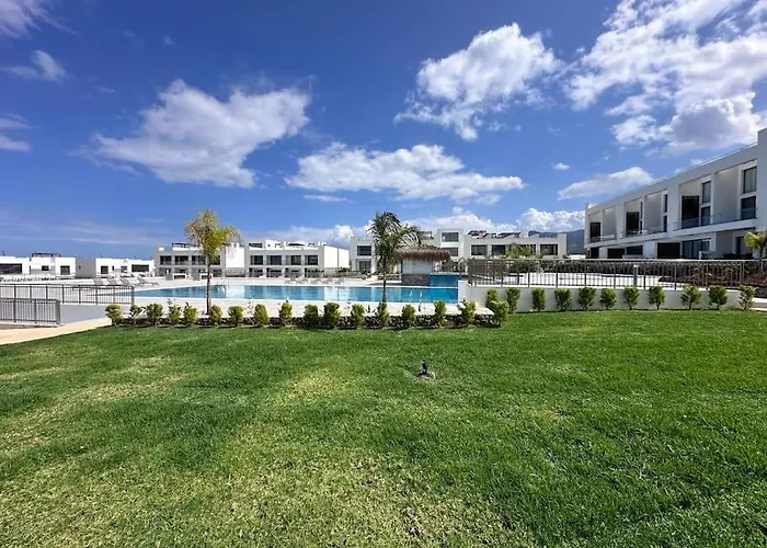 Appartamento Sunny Seaside Retreat - Apartment, Bahceli