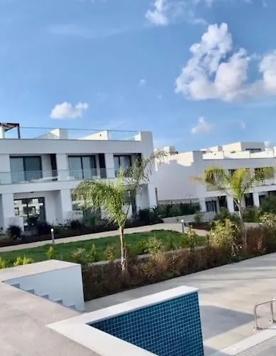 Appartamento Sunny Seaside Retreat - Apartment, Bahceli