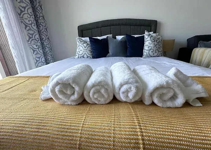 Sunny Seaside Retreat - Apartment, Bahceli