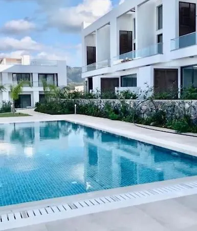 Sunny Seaside Retreat - Apartment, Bahceli *