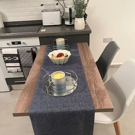 Sunny Seaside Retreat - Apartment, Bahceli