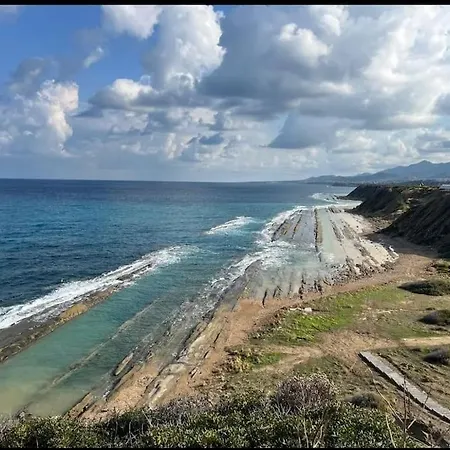 דירה Sunny Seaside Retreat - Apartment, Bahceli