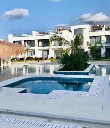 Sunny Seaside Retreat - Apartment, Bahceli Apartment *