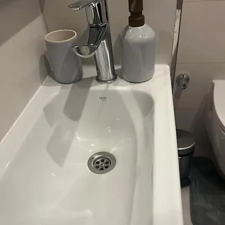 Sunny Seaside Retreat - Apartment, Bahceli דירה קיירניה