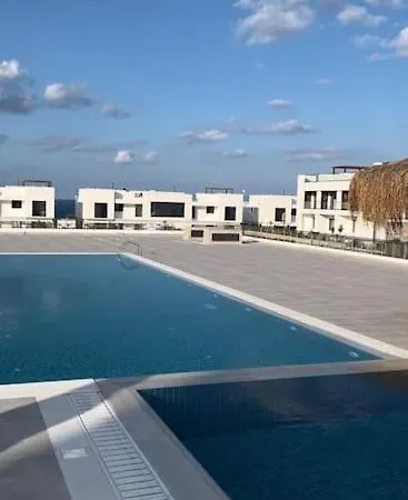 Sunny Seaside Retreat - Apartment, Bahceli