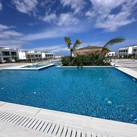 דירה Sunny Seaside Retreat - Apartment, Bahceli *