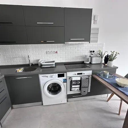 Apartment Sunny Seaside Retreat - Apartment, Bahceli *