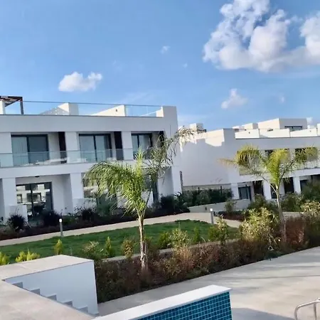 דירה Sunny Seaside Retreat - Apartment, Bahceli *