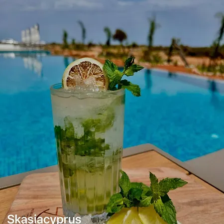 Sunny Seaside Retreat - Apartment, Bahceli קיירניה