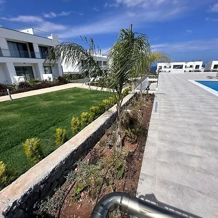 Sunny Seaside Retreat - Apartment, Bahceli شقة كيرينيا