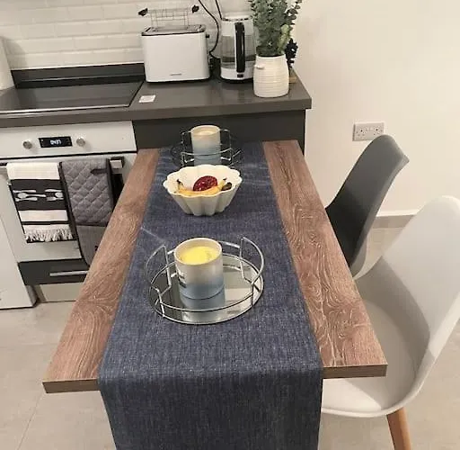 Sunny Seaside Retreat - Apartment, Bahceli