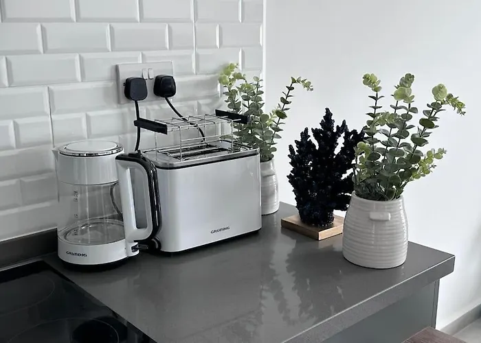 Sunny Seaside Retreat - Apartment, Bahceli * キレニア