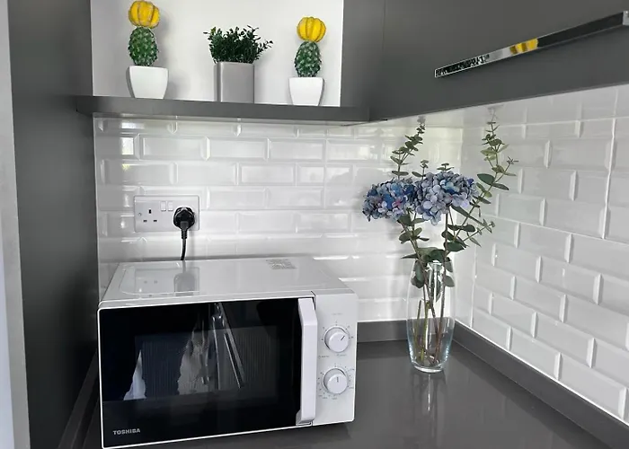 Sunny Seaside Retreat - Apartment, Bahceli